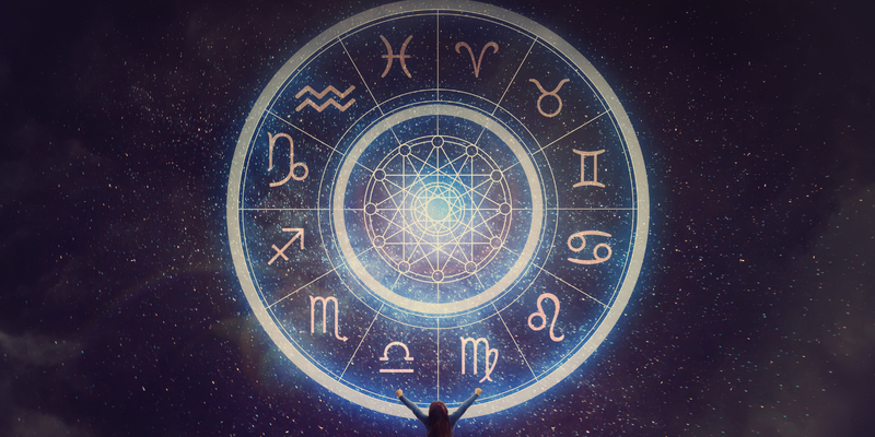 RELOJES CÓSMICOS: CÓMO CADA SIGNO DEL ZODIACO VIVE EL TIEMPO